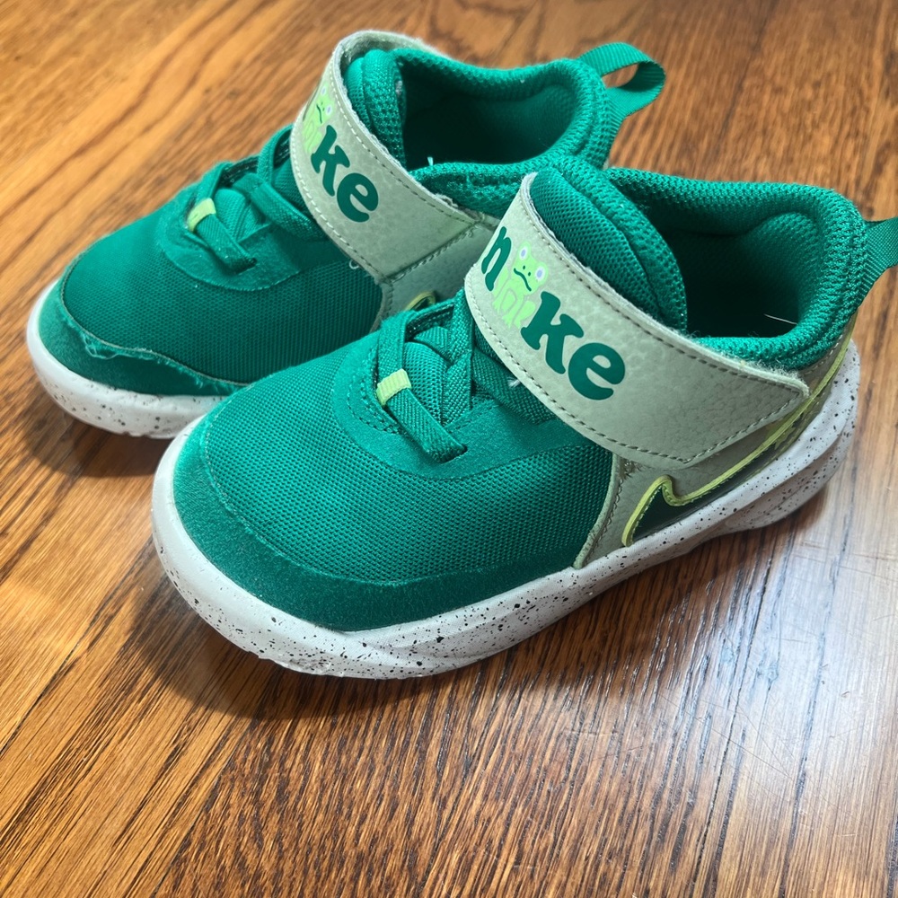 Originals Nike Team Hustle D 10 LIL Frog Green toddler shoes